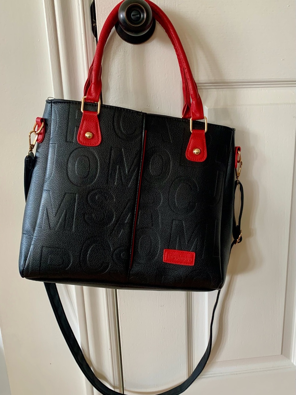 🍄3/29🍄Textured Black Shoulder Bag with Red Handles and Trim